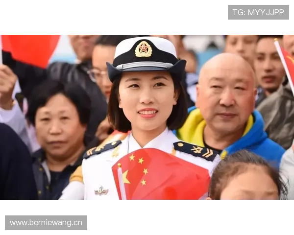 谌利军队里水兵模样，脱了甲竟然是个完全不同的人？