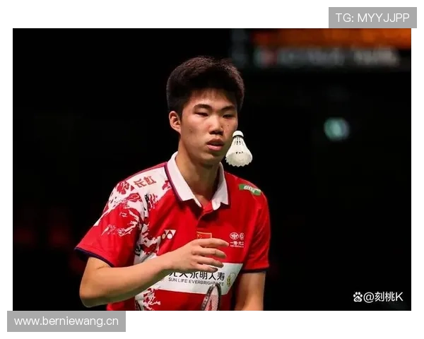 翁泓阳训练室里连手机都敢扔，这自律程度怕是普通人翻不了身了吧