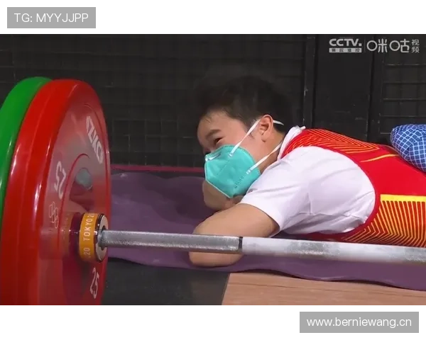 就说侯志慧那张下班回家炒菜的照片吧，奖牌光环和菜刀真是反差到让人笑出声